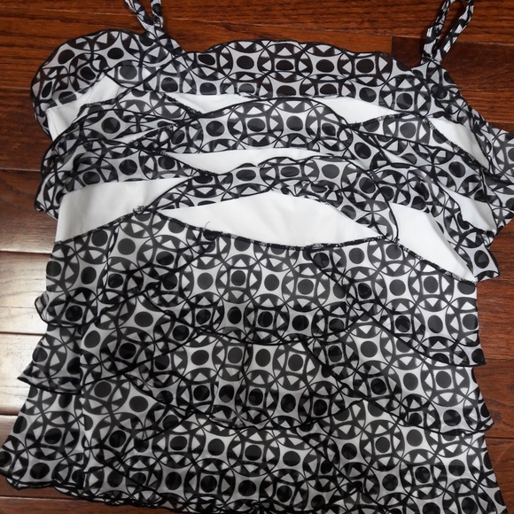 WHBM geometric-print ruffle tank - Picture 3 of 7